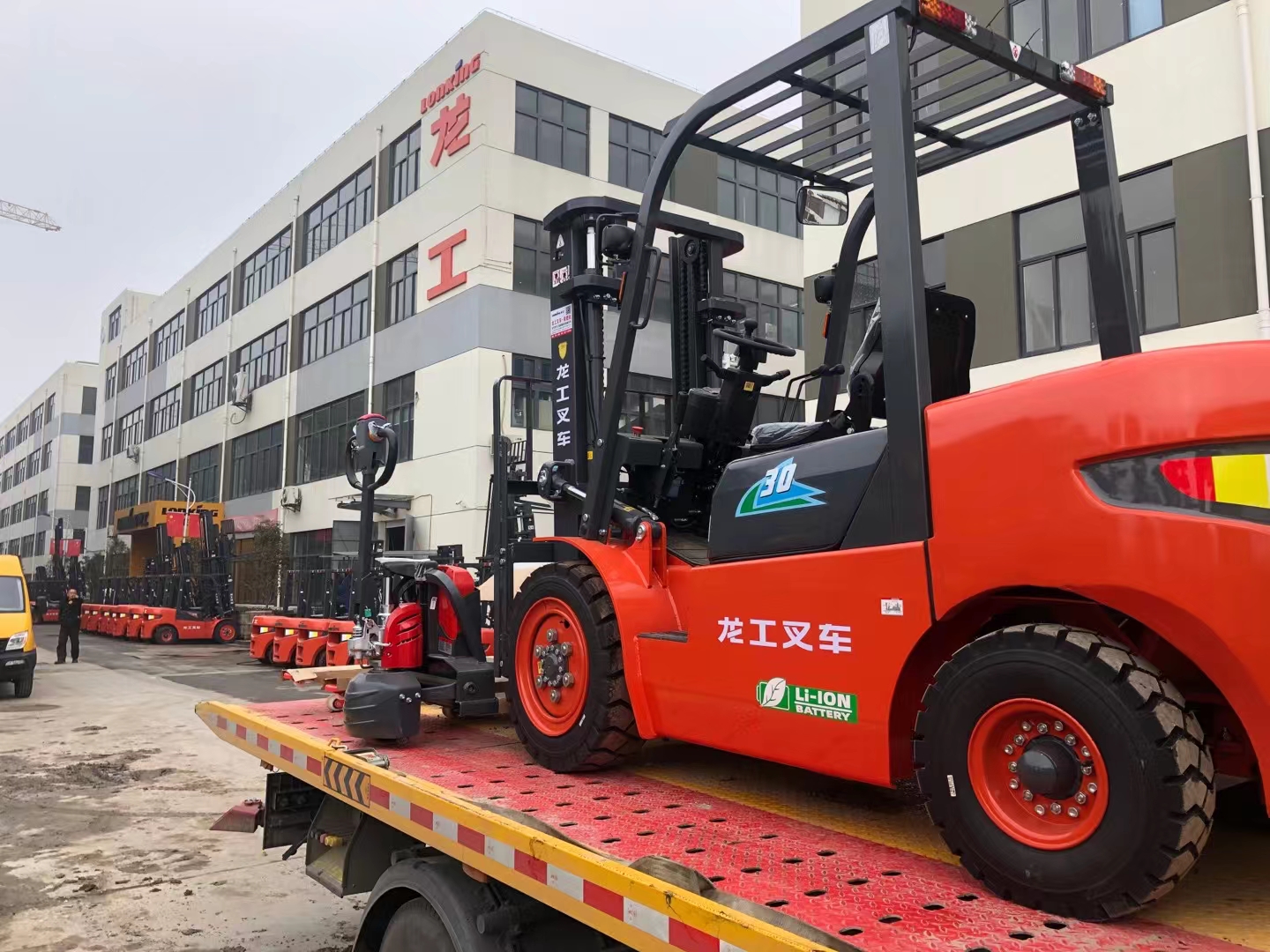 龍工新能源電動(dòng)叉車-龍工鋰電池叉車CPD30-ESL/EWL