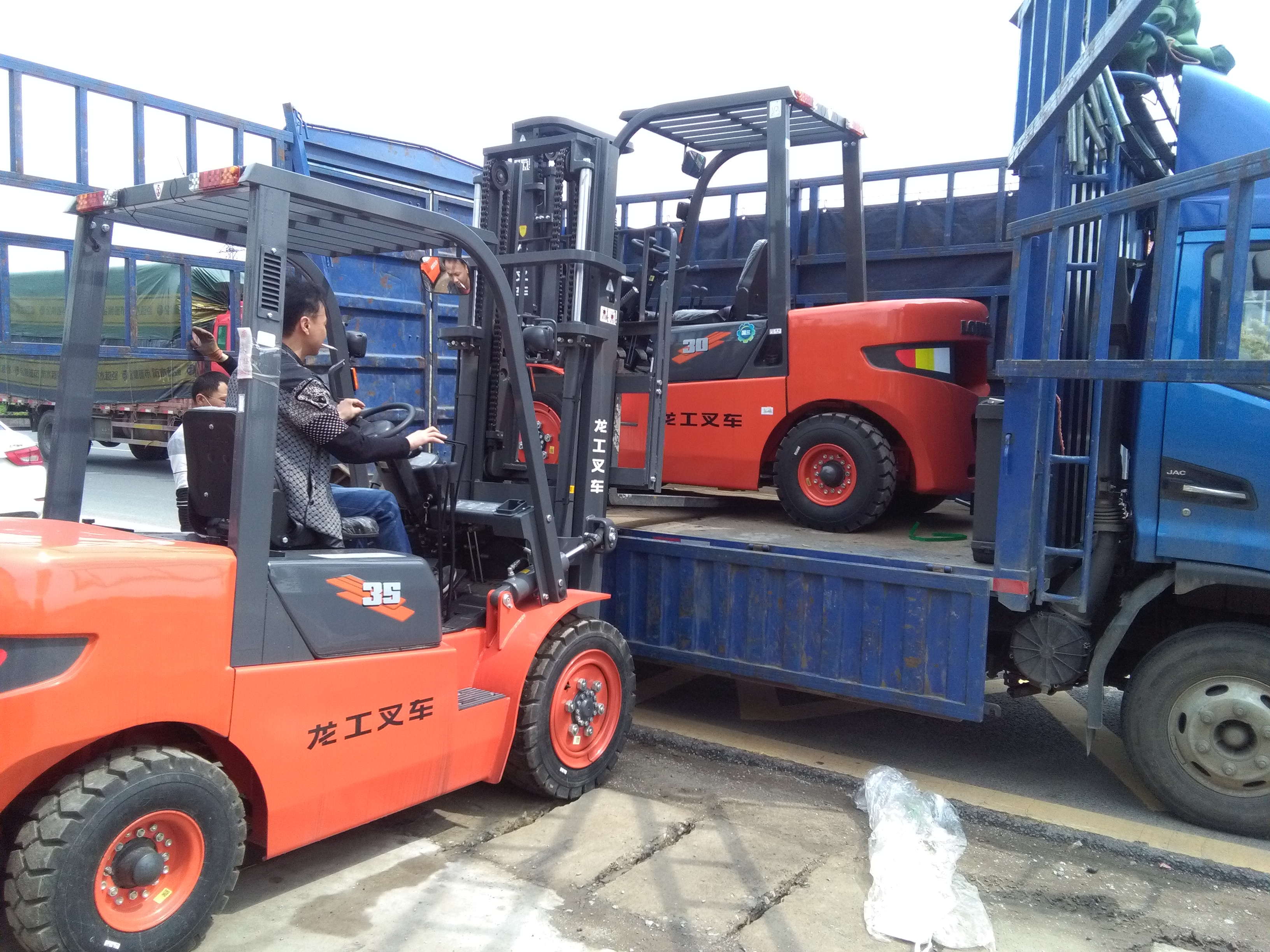 龍工3.5噸內(nèi)燃叉車(chē)